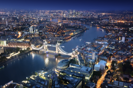 London at Night / Shutterstock